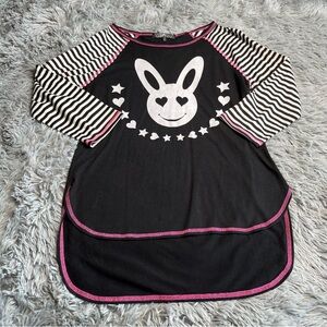 Almost Famous Shirt Womens Medium Hi Low Bunny Stars Hearts Stripes Black White